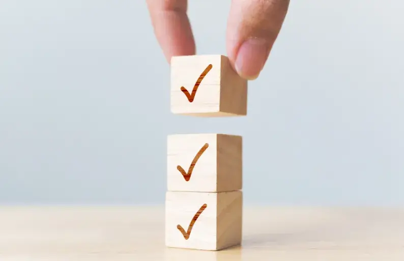 Elementos clave que diferencian un curso práctico de ecommerce y marketing